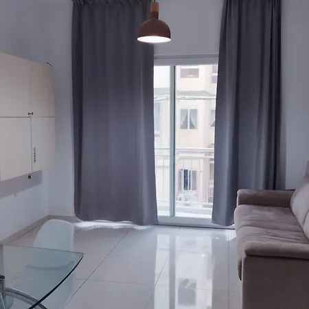 Hampton Court, Block C, N.2