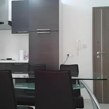 Appartement Hampton Court, Block C, N.2 *