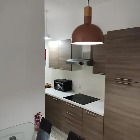 Hampton Court, Block C, N.2 Appartement *