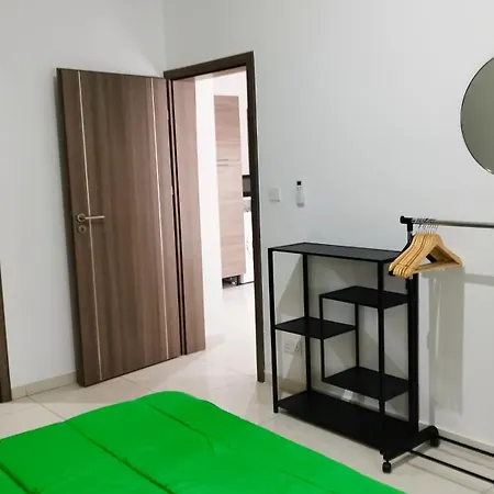 Hampton Court, Block C, N.2 アパート