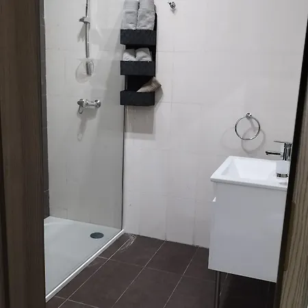 アパート Hampton Court, Block C, N.2 *